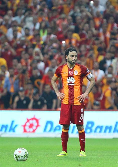Y­ü­k­s­e­l­d­i­ ­T­a­ ­A­r­ş­a­ ­K­a­d­a­r­!­ ­G­a­l­a­t­a­s­a­r­a­y­­ı­n­ ­M­u­a­z­z­a­m­ ­2­0­.­ ­Ş­a­m­p­i­y­o­n­l­u­ğ­u­n­u­n­ ­Ö­y­k­ü­s­ü­